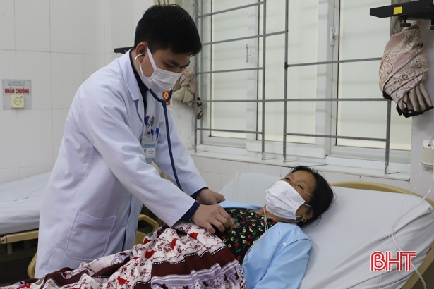 Bác sỹ Hà Tĩnh hướng dẫn chăm sóc sức khỏe người già, trẻ nhỏ trong thời tiết rét đậm, rét hại
