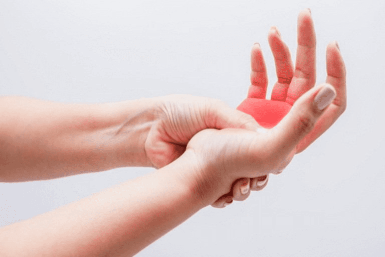 Bị run tay là bệnh gì? Xem ngay cách chữa run tốt – Sở Y tế Hà Tĩnh