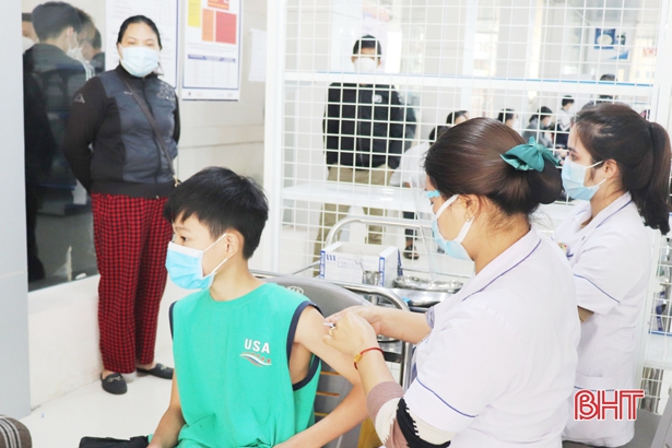 Hà Tĩnh tiếp tục tuyên truyền, vận động tiêm vắc-xin phòng COVID-19 cho trẻ em