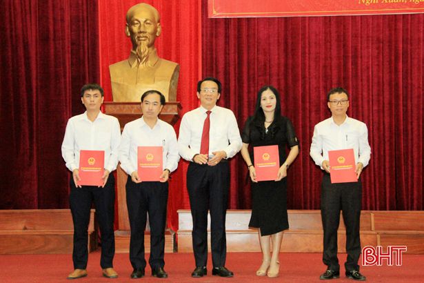 Công bố quyết định thành lập Trung tâm Y tế huyện Nghi Xuân, Hương Sơn