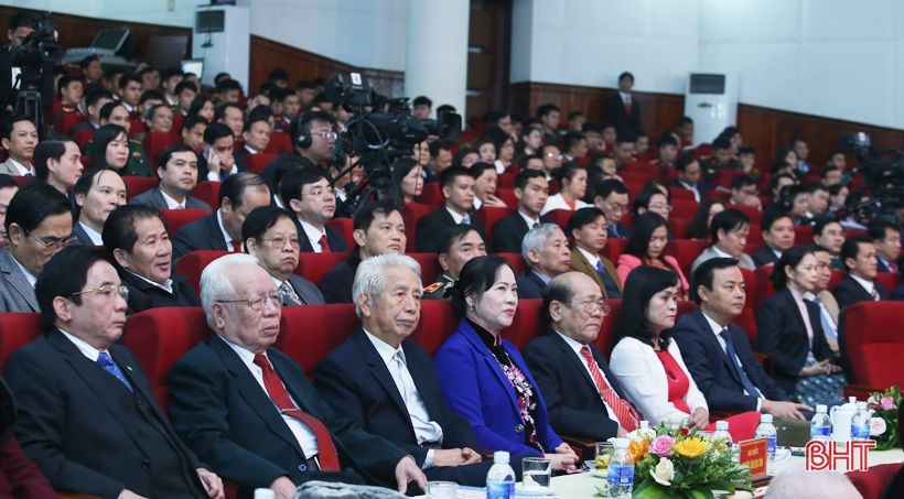 Trực tiếp: Hà Tĩnh long trọng kỷ niệm 90 năm thành lập Đảng Cộng sản Việt Nam, Đảng bộ tỉnh