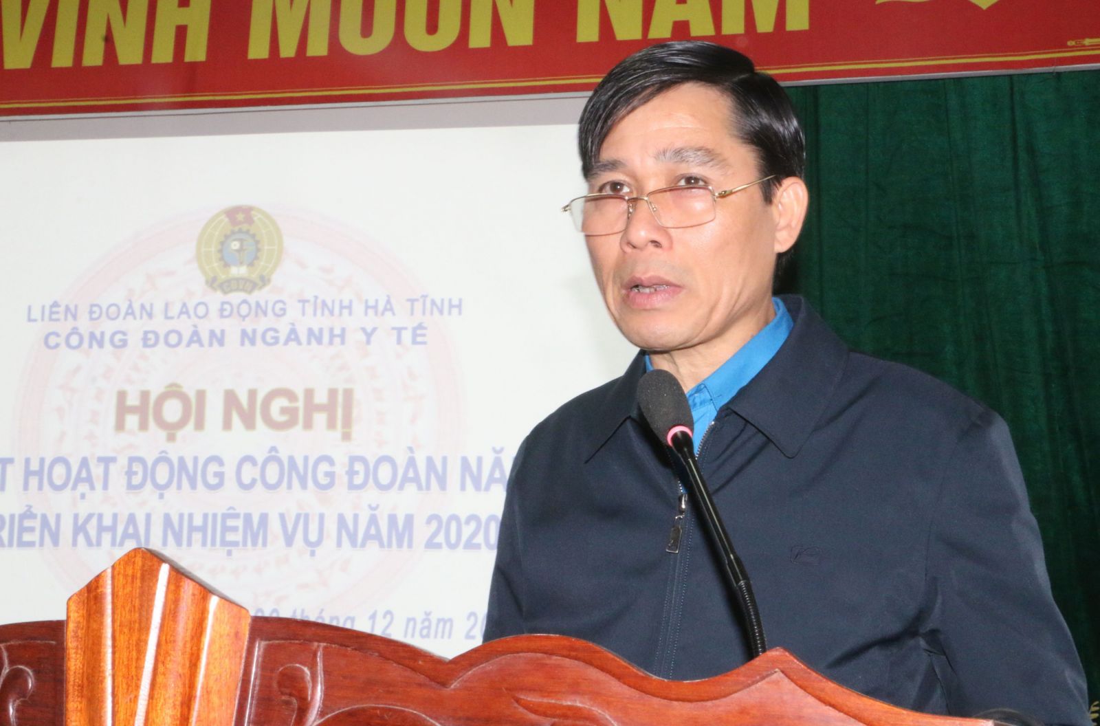 Đồng chí Nguyễn Văn Hải - Phó Chủ tịch TT Công đoàn Ngành Y tế báo cáo kết quả hoạt động thời gian qua