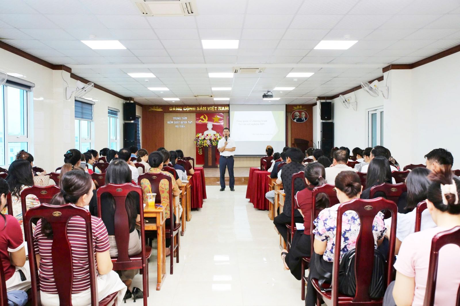 bqbht_br_to-chuc-cac-lop-tap-huan-tu-van-xet-nghiem-hiv-tai-cong-donga.jpg