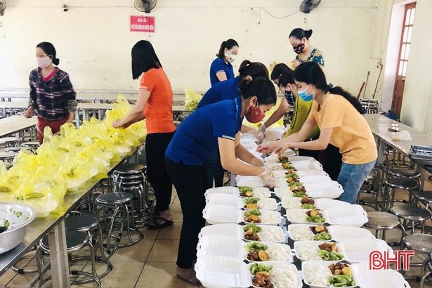 Chung sức lo hậu cần cho 1.200 người tại 21 điểm cách ly ở Can Lộc