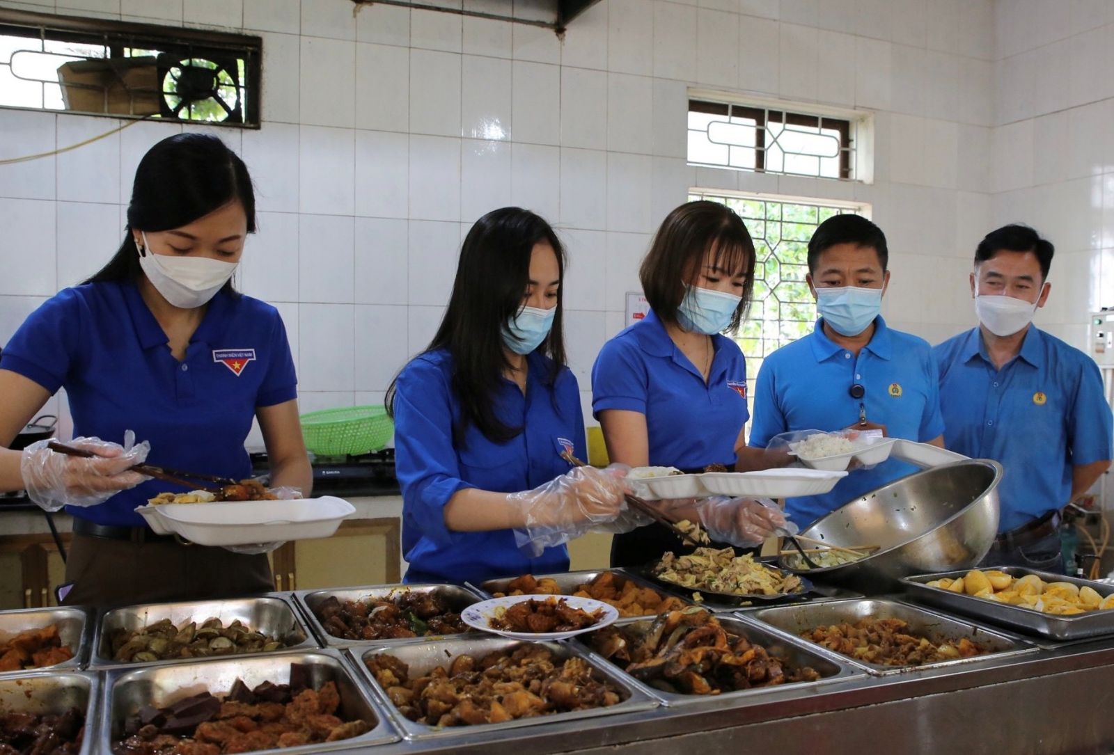 Những bữa cơm ấm tình người tại Bệnh viện Tâm thần Hà Tĩnh