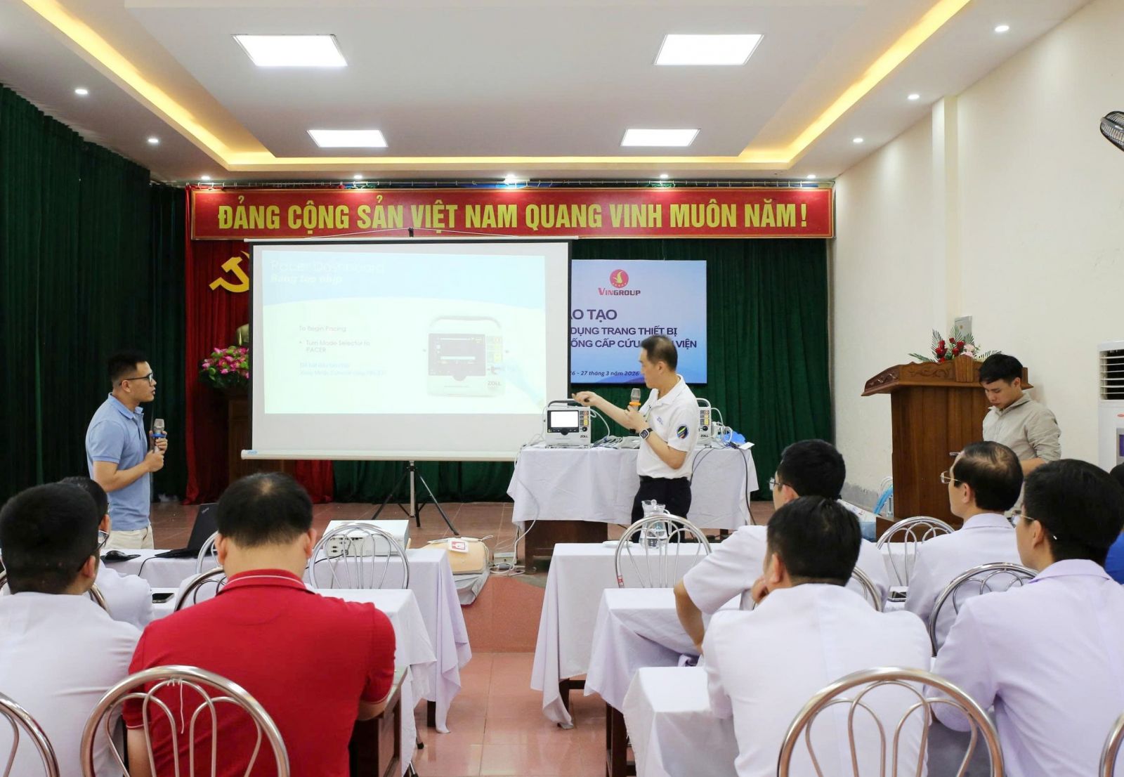 Năm 2025, Hà Tĩnh tham gia dự án “Xây dựng hệ thống cấp cứu ngoại viện” giai đoạn thí điểm do Tập đoàn Vingroup hỗ trợ. Đến nay, đã có 72 cán bộ y tế tham gia các lớp hồi sinh tim phổi cơ bản theo chuẩn Hiệp hội Tim mạch Hoa Kỳ. bqbht_br_20a.jpg