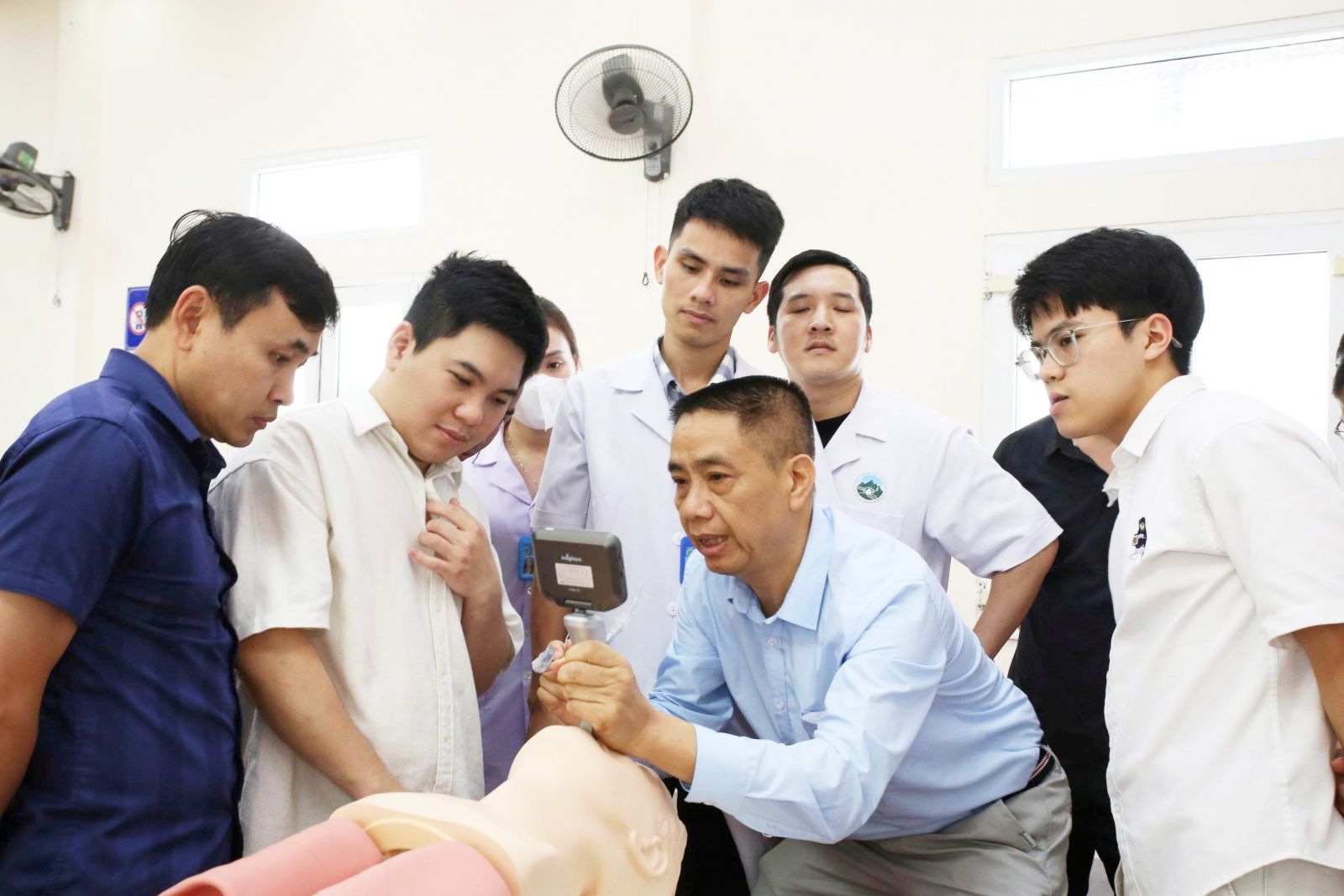 Từ nay đến năm 2027, Hà Tĩnh sẽ tổ chức 45 lớp đào tạo cho các tổ cấp cứu ngoại viện và đội ngũ nhân viên cứu hộ cứu nạn, nhân viên y tế không chuyên. bqbht_br_22a.jpg